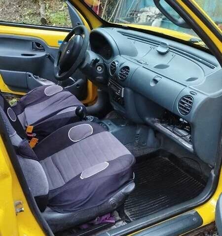 Желтый Рено Кенгу, объемом двигателя 1.9 л и пробегом 230 тыс. км за 2100 $, фото 3 на Automoto.ua