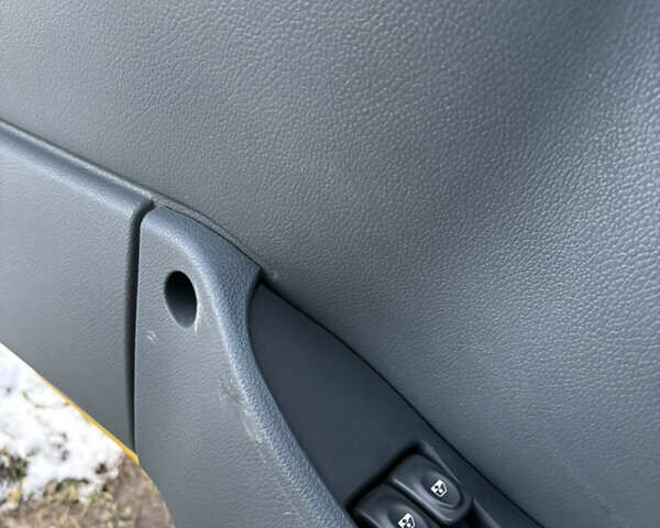 Желтый Рено Кенгу, объемом двигателя 1.87 л и пробегом 358 тыс. км за 3000 $, фото 37 на Automoto.ua