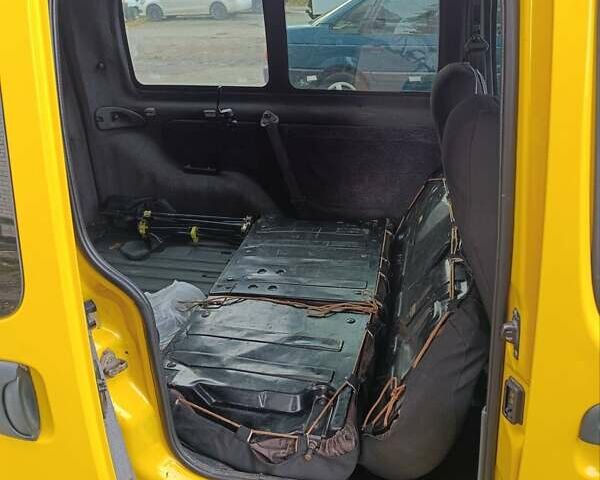 Желтый Рено Кенгу, объемом двигателя 1.9 л и пробегом 229 тыс. км за 3200 $, фото 3 на Automoto.ua