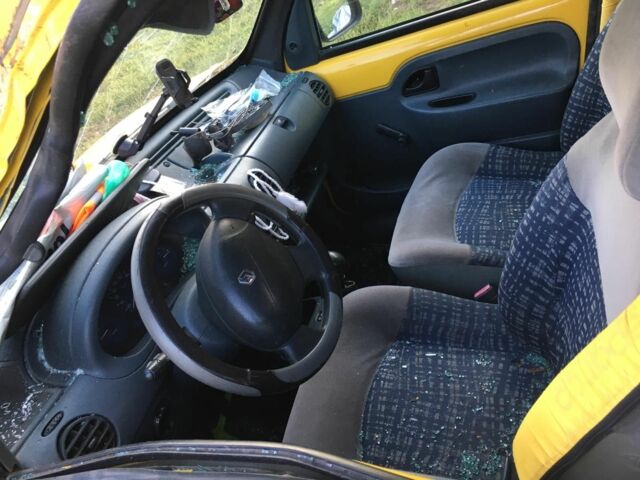 Желтый Рено Кенгу, объемом двигателя 0 л и пробегом 280 тыс. км за 750 $, фото 3 на Automoto.ua