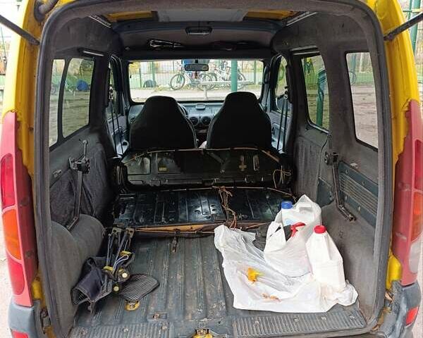 Желтый Рено Кенгу, объемом двигателя 1.9 л и пробегом 229 тыс. км за 3200 $, фото 6 на Automoto.ua