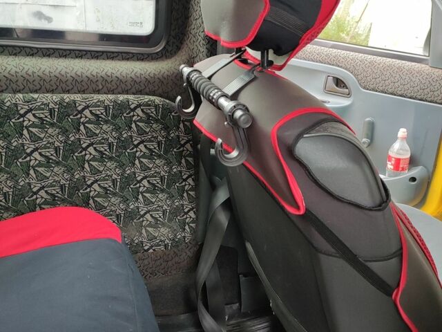 Желтый Рено Кенгу, объемом двигателя 1.87 л и пробегом 186 тыс. км за 2839 $, фото 5 на Automoto.ua