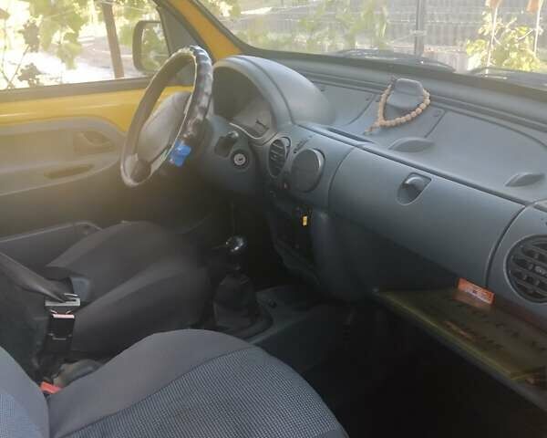 Желтый Рено Кенгу, объемом двигателя 1.9 л и пробегом 182 тыс. км за 3500 $, фото 1 на Automoto.ua