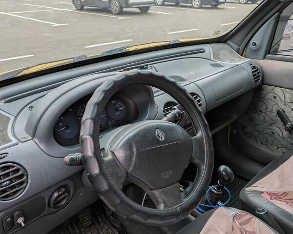 Желтый Рено Кенгу, объемом двигателя 1.87 л и пробегом 379 тыс. км за 3200 $, фото 2 на Automoto.ua