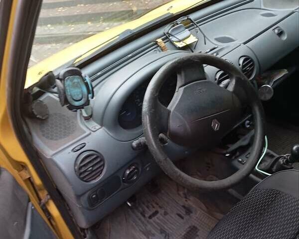 Желтый Рено Кенгу, объемом двигателя 1.9 л и пробегом 120 тыс. км за 2600 $, фото 1 на Automoto.ua