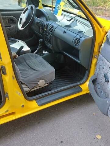 Желтый Рено Кенгу, объемом двигателя 1.9 л и пробегом 257 тыс. км за 3300 $, фото 21 на Automoto.ua