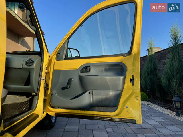 Желтый Рено Кенгу, объемом двигателя 1.87 л и пробегом 400 тыс. км за 2900 $, фото 9 на Automoto.ua
