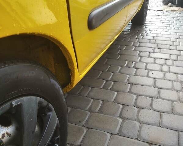 Желтый Рено Кенгу, объемом двигателя 1.9 л и пробегом 270 тыс. км за 3200 $, фото 2 на Automoto.ua