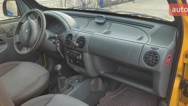 Желтый Рено Кенгу, объемом двигателя 1.9 л и пробегом 333 тыс. км за 3100 $, фото 15 на Automoto.ua