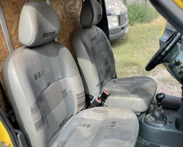 Желтый Рено Кенгу, объемом двигателя 1.87 л и пробегом 193 тыс. км за 2100 $, фото 2 на Automoto.ua