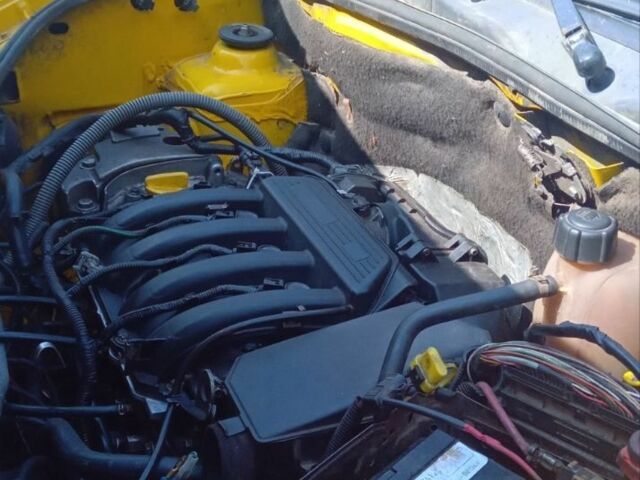 Желтый Рено Кенгу, объемом двигателя 1.6 л и пробегом 300 тыс. км за 3250 $, фото 1 на Automoto.ua