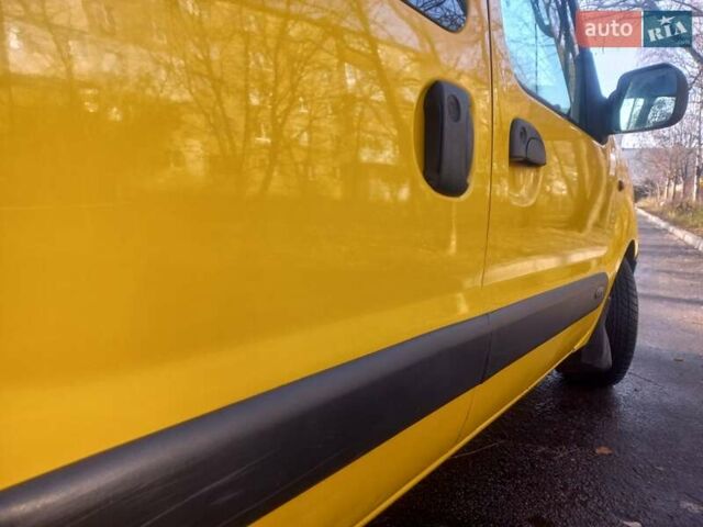 Желтый Рено Кенгу, объемом двигателя 1.9 л и пробегом 222 тыс. км за 3300 $, фото 1 на Automoto.ua