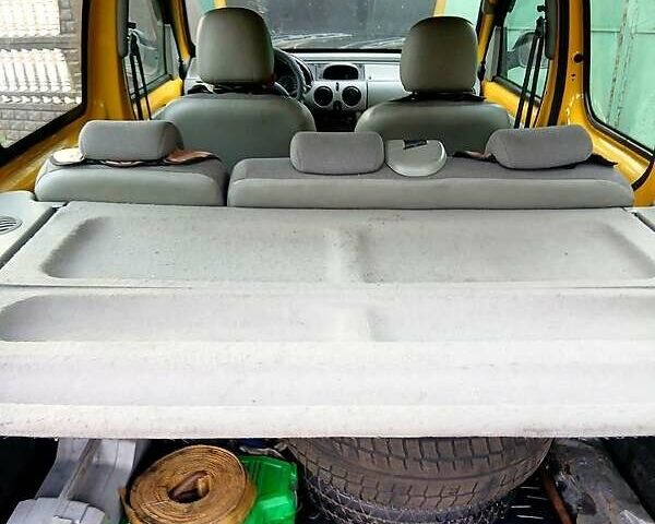 Желтый Рено Кенгу, объемом двигателя 1.9 л и пробегом 300 тыс. км за 3700 $, фото 1 на Automoto.ua