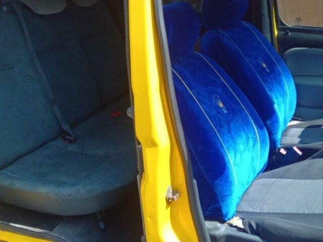 Желтый Рено Кенгу, объемом двигателя 1.6 л и пробегом 300 тыс. км за 3250 $, фото 4 на Automoto.ua