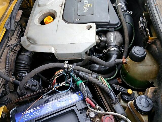 Желтый Рено Кенгу, объемом двигателя 1.9 л и пробегом 300 тыс. км за 3700 $, фото 5 на Automoto.ua