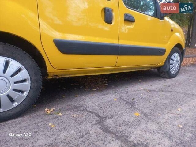 Желтый Рено Кенгу, объемом двигателя 1.9 л и пробегом 222 тыс. км за 3600 $, фото 2 на Automoto.ua