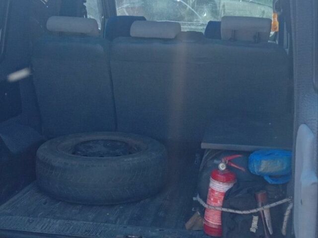 Желтый Рено Кенгу, объемом двигателя 1.6 л и пробегом 300 тыс. км за 3250 $, фото 5 на Automoto.ua