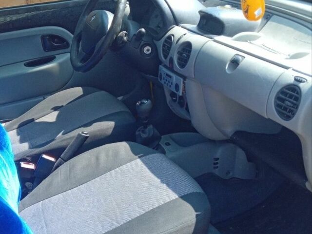 Желтый Рено Кенгу, объемом двигателя 1.6 л и пробегом 300 тыс. км за 3250 $, фото 3 на Automoto.ua