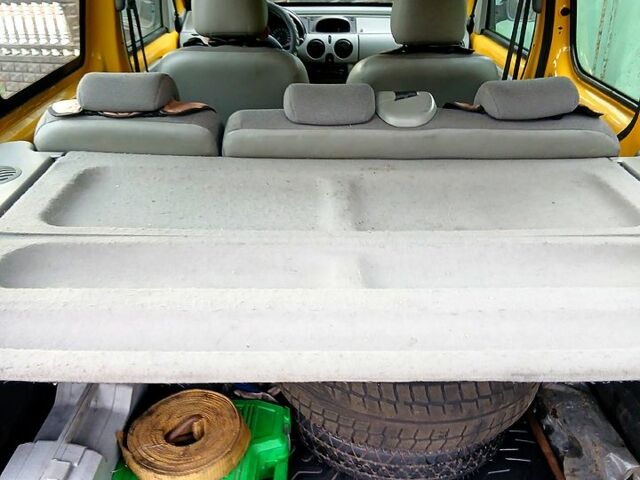 Желтый Рено Кенгу, объемом двигателя 1.9 л и пробегом 300 тыс. км за 3700 $, фото 3 на Automoto.ua