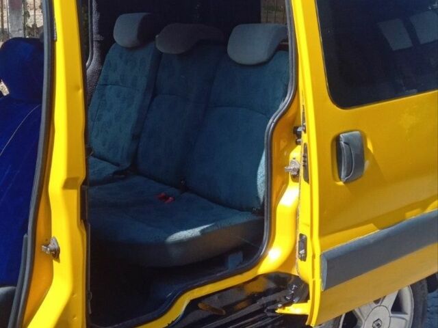 Желтый Рено Кенгу, объемом двигателя 1.6 л и пробегом 300 тыс. км за 3250 $, фото 7 на Automoto.ua