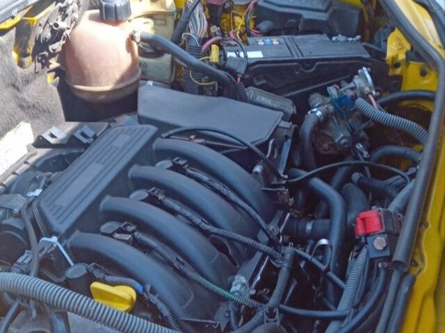 Желтый Рено Кенгу, объемом двигателя 1.6 л и пробегом 300 тыс. км за 3250 $, фото 2 на Automoto.ua