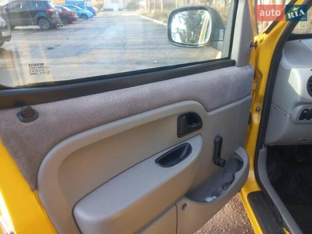 Желтый Рено Кенгу, объемом двигателя 1.9 л и пробегом 222 тыс. км за 3300 $, фото 14 на Automoto.ua