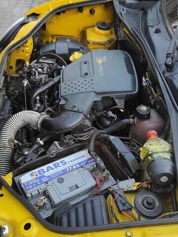 Желтый Рено Кенгу, объемом двигателя 1.9 л и пробегом 382 тыс. км за 3600 $, фото 10 на Automoto.ua