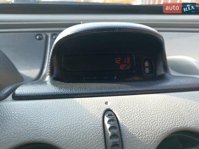 Желтый Рено Кенгу, объемом двигателя 1.87 л и пробегом 399 тыс. км за 3700 $, фото 10 на Automoto.ua