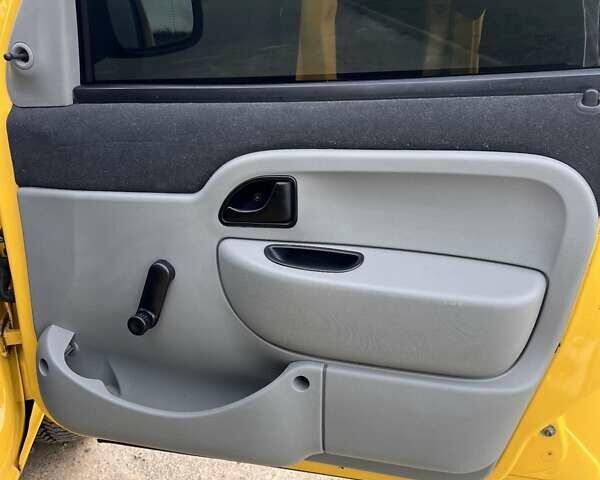 Жовтий Рено Кєнгу, об'ємом двигуна 1.9 л та пробігом 220 тис. км за 2499 $, фото 18 на Automoto.ua