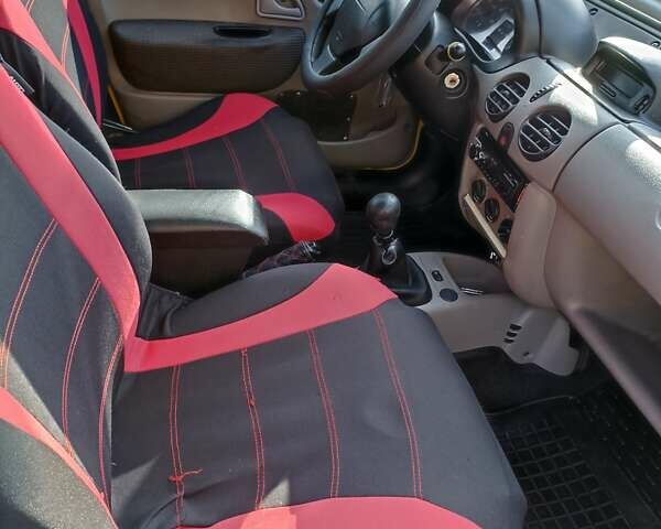 Желтый Рено Кенгу, объемом двигателя 1.87 л и пробегом 399 тыс. км за 3700 $, фото 6 на Automoto.ua