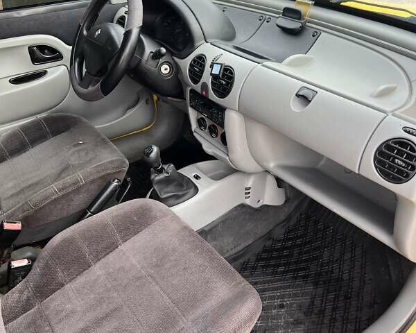Жовтий Рено Кєнгу, об'ємом двигуна 1.9 л та пробігом 220 тис. км за 2499 $, фото 11 на Automoto.ua