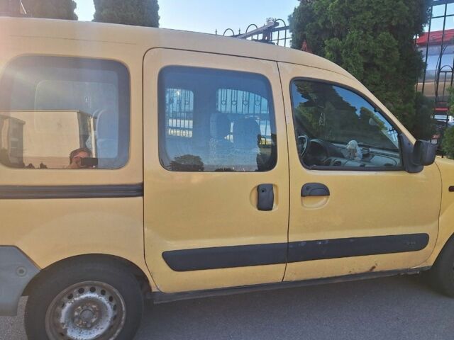 Желтый Рено Кенгу, объемом двигателя 1.9 л и пробегом 213 тыс. км за 3000 $, фото 1 на Automoto.ua