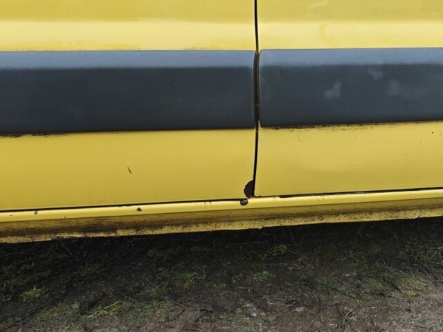 Желтый Рено Кенгу, объемом двигателя 1.5 л и пробегом 283 тыс. км за 1657 $, фото 4 на Automoto.ua