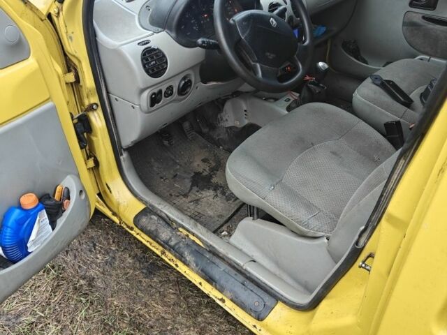 Желтый Рено Кенгу, объемом двигателя 1.5 л и пробегом 283 тыс. км за 1657 $, фото 5 на Automoto.ua