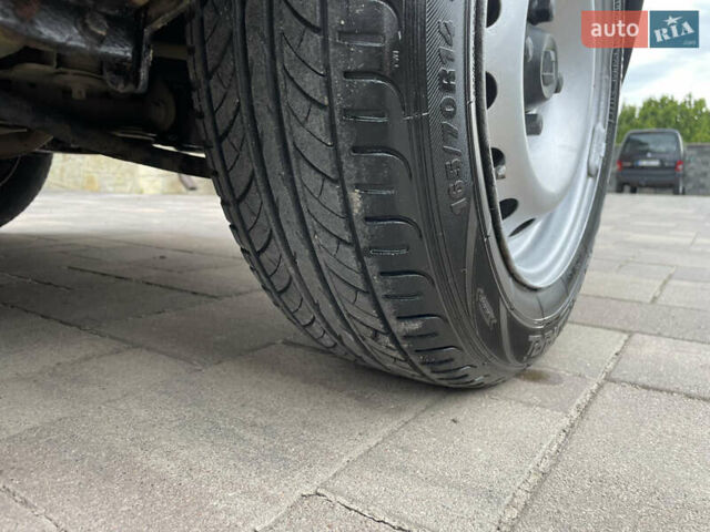 Желтый Рено Кенгу, объемом двигателя 1.87 л и пробегом 256 тыс. км за 3300 $, фото 17 на Automoto.ua