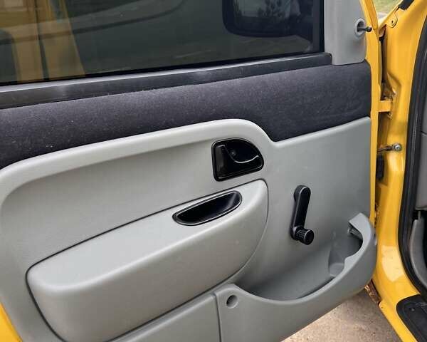 Жовтий Рено Кєнгу, об'ємом двигуна 1.9 л та пробігом 220 тис. км за 2499 $, фото 16 на Automoto.ua