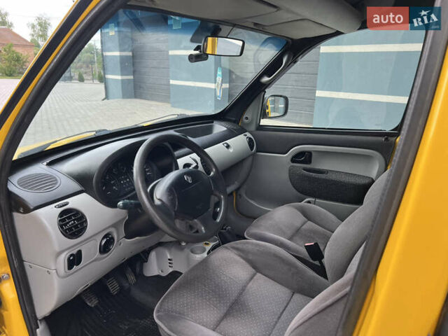 Желтый Рено Кенгу, объемом двигателя 1.46 л и пробегом 218 тыс. км за 3350 $, фото 14 на Automoto.ua