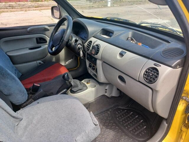 Желтый Рено Кенгу, объемом двигателя 1.5 л и пробегом 300 тыс. км за 3257 $, фото 11 на Automoto.ua