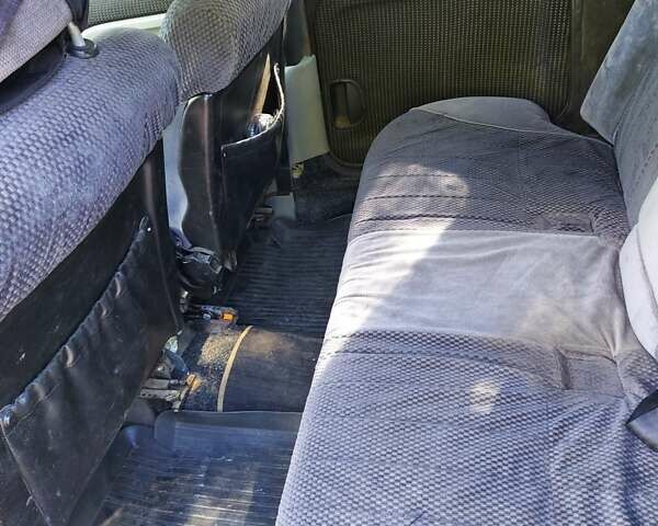 Желтый Рено Кенгу, объемом двигателя 1.46 л и пробегом 225 тыс. км за 3300 $, фото 5 на Automoto.ua