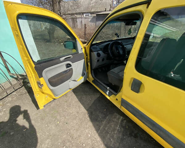 Желтый Рено Кенгу, объемом двигателя 1.46 л и пробегом 311 тыс. км за 3354 $, фото 6 на Automoto.ua