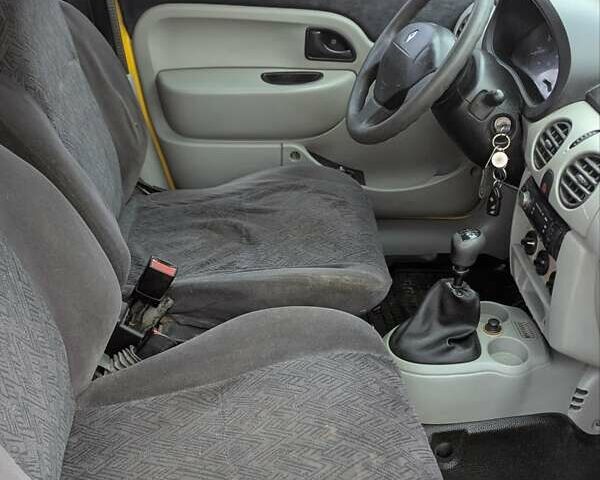 Желтый Рено Кенгу, объемом двигателя 1.46 л и пробегом 250 тыс. км за 2999 $, фото 10 на Automoto.ua