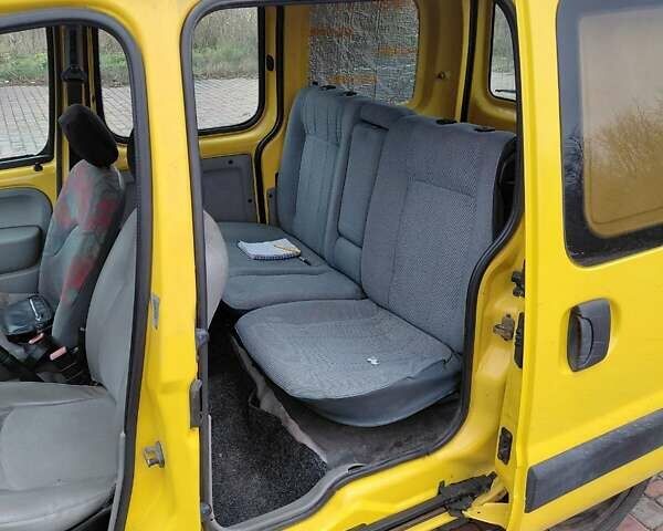 Желтый Рено Кенгу, объемом двигателя 1.46 л и пробегом 240 тыс. км за 3650 $, фото 3 на Automoto.ua