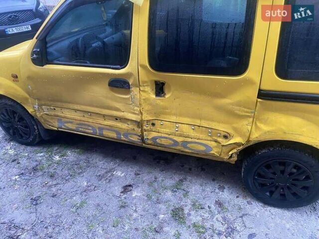 Желтый Рено Кенгу, объемом двигателя 1.46 л и пробегом 111 тыс. км за 2400 $, фото 4 на Automoto.ua