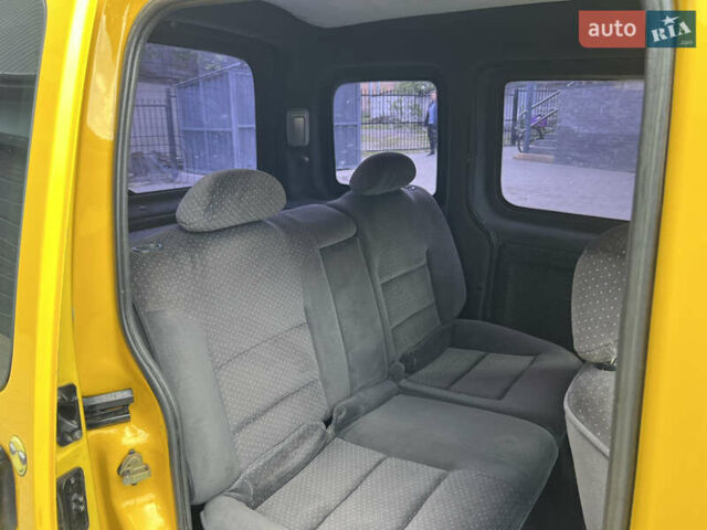 Желтый Рено Кенгу, объемом двигателя 1.46 л и пробегом 218 тыс. км за 3350 $, фото 21 на Automoto.ua