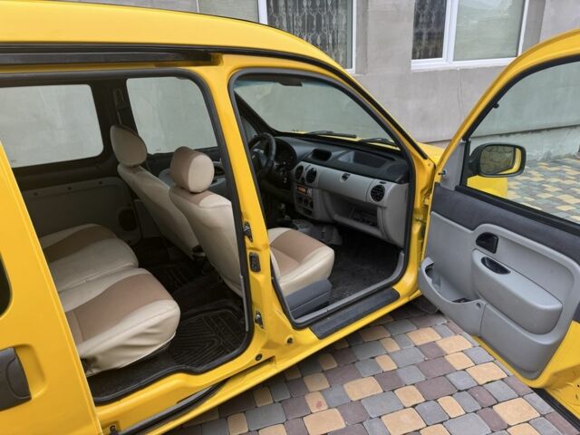 Желтый Рено Кенгу, объемом двигателя 1.5 л и пробегом 300 тыс. км за 4500 $, фото 13 на Automoto.ua
