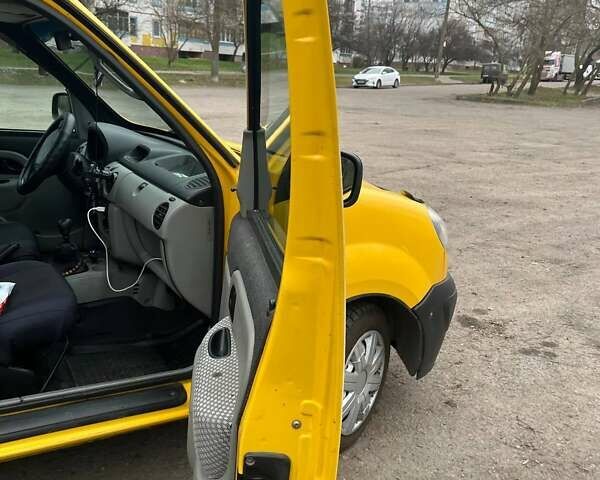 Желтый Рено Кенгу, объемом двигателя 1.46 л и пробегом 200 тыс. км за 3600 $, фото 13 на Automoto.ua