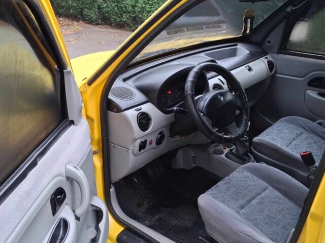 Желтый Рено Кенгу, объемом двигателя 1.5 л и пробегом 210 тыс. км за 3300 $, фото 9 на Automoto.ua