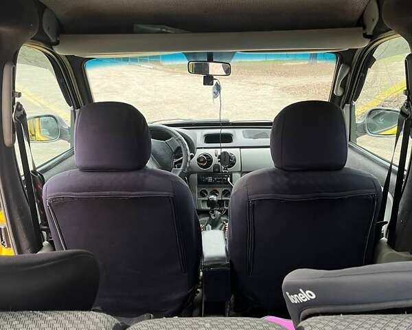 Желтый Рено Кенгу, объемом двигателя 1.46 л и пробегом 200 тыс. км за 3600 $, фото 11 на Automoto.ua