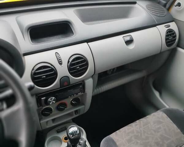 Желтый Рено Кенгу, объемом двигателя 1.46 л и пробегом 301 тыс. км за 3900 $, фото 17 на Automoto.ua
