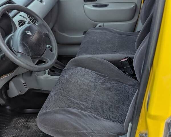 Желтый Рено Кенгу, объемом двигателя 1.46 л и пробегом 250 тыс. км за 2999 $, фото 2 на Automoto.ua